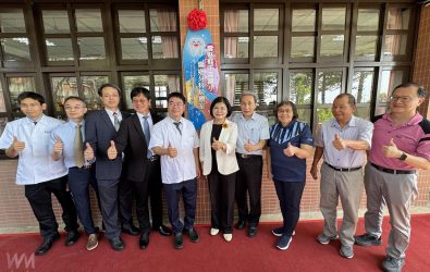 縣長張麗善與雲林縣牙醫師公會合作，4日在口湖鄉下崙國小舉行啟用儀式，象徵全國首創的「校園牙科診療」正式啟動。（圖／記者蘇榮泉攝）