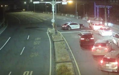 1140908-221深夜20輛車聚集 警方啟動聯防嚴防競速。
