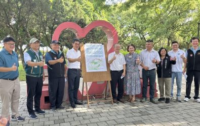 立委劉建國邀台糖副總經理蔡東霖、第五河分署主任工程司吳嘉偉、雲林農田水利處機要秘書林建華等人，前往虎尾糖廠同心公園會勘。（圖／記者蘇榮泉攝）