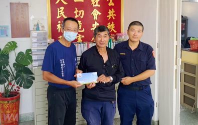 黃志青警員主動通報雲林縣夜市慈愛會，該會隨即審查並核發新臺幣8萬元喪葬補助，由代領人轉交使用，讓饒伯伯後事得以莊嚴圓滿完成。（圖／記者蘇榮泉翻攝）