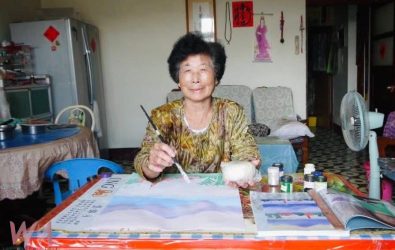 水林鄉98歲高齡的素人畫家龔張足女士，一生勤勞樸實，早年隨夫家務農，與土地共生，度過充實而簡樸的歲月，近日安詳辭世。（圖／翻攝自張翠瑤臉書）