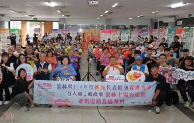 透過直播與影片拍攝，讓縣內每個社區都能同步參與運動，隨時隨地跟著影片一起動起來。（圖／記者蘇榮泉攝）