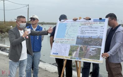立法委員丁學忠、張嘉郡今邀集漁業署主秘繆自昌、國土署總工程司游源順、縣府團隊及地方民代前往多處災區會勘。（圖／記者蘇榮泉攝）
