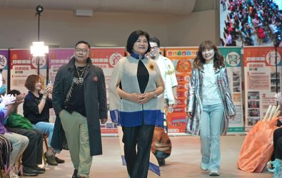 雲林縣政府24日在麥寮鄉社教園區盛大舉辦「銀齡時尚，穿搭走秀活動」。（圖／記者蘇榮泉攝）