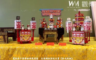 員林高中學生張博程舉辦個人展《拾光啟程》，用作品分享對傳統信仰文化的熱愛，更特別迎請北港朝天宮媽祖蒞校觀展。（記者陳雅芳攝）