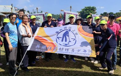 美源青少年槌球隊成軍授旗。(圖／美源社區)提供)