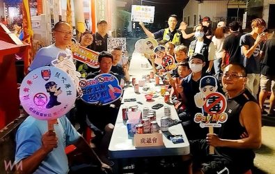 北港警分局預防犯罪宣導團參與水林鄉民中秋烤肉晚會，結合節慶氣氛進行宣導防詐與交通安全觀念。（圖／記者蘇榮泉翻攝）