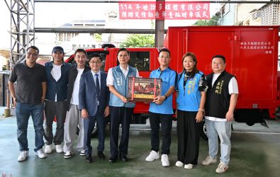 世詮多媒體今捐贈彰化消防局災情勘查車，助消防人員快速掌握災情，守護縣民安全。（彰化消防局提供）