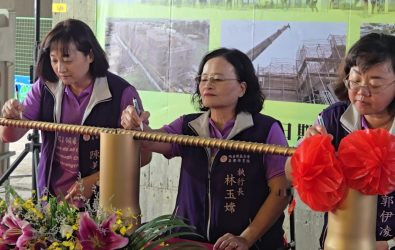 歷經募款與建材挑戰，喜樂方舟園區舉行上樑儀式，未來將成為身心障礙者就業與生活服務據點。（記者陳雅芳攝）