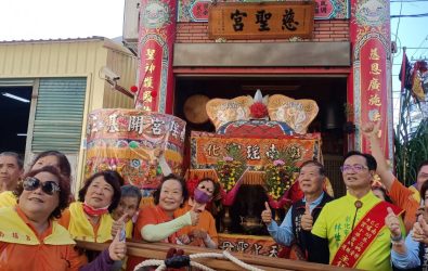 彰化南瑤宮開基三媽暨十會媽角頭祈安巡境，九天八夜遶境熱鬧回鑾彰化市。（記者陳雅芳攝）
