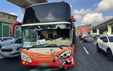 1141008-211國道1號五股段清晨車禍！疑未保持安全距離釀禍
