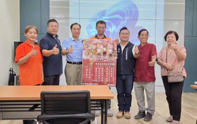天德寶宮妙修堂將舉辦禳星禮斗大法會，前內政部政務次長吳容輝(左三)、縣議員黃啟豪(右三)祝福法會圓滿成功。(圖／記者邱嘉琪攝)