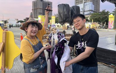 國際偶戲節於國慶連假熱鬧登場，首日開幕音樂會邀請多組國內外知名團隊帶來震撼演出，結合偶戲、音樂與馬戲，吸引上萬民眾共襄盛舉。（圖／雲林縣政府提供）