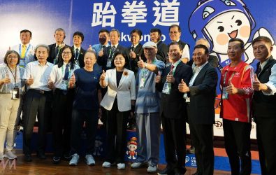 全國運動會已有多個競賽項目登場，縣長張麗善16日前往跆拳道比賽會場西螺農工，關心會場運動防護與醫療照護配置。（圖／記者蘇榮泉攝）