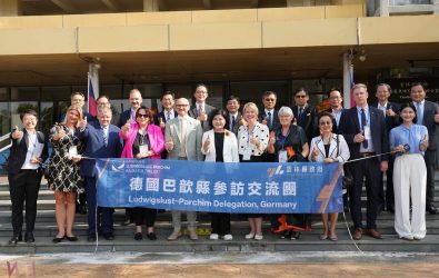 雲林縣姊妹縣—德國梅佛邦巴歆縣長史騰貝格（Stefan Sternberg）率領8人訪問團，於17日抵達雲林，展開為期五天的深度交流行程。（圖／記者蘇榮泉攝）