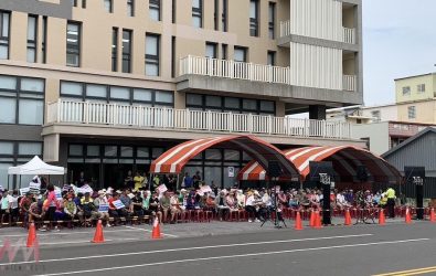 太保市災後振興金發放，反對代表會不願三讀，引民眾到場抗議。（圖/記者陳惲朋攝）