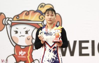 雲林縣選手林佳鈺以總成績189公斤的出色表現，勇奪銀牌，為雲林在20日的首個賽程開出紅盤，展現地主隊強勁實力與拚戰精神。（114年全國運動會籌備處提供）