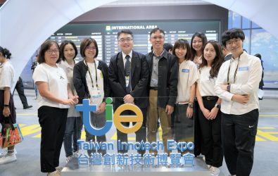 1141020-231部桃團隊創新能量爆發！臨床教具勇奪創新博覽會三銅。1