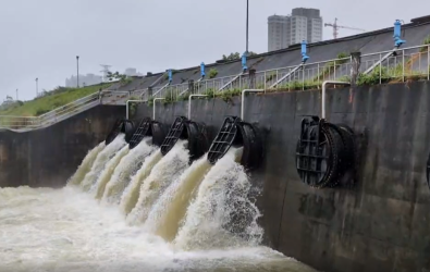 湳仔溝抽水站全力抽排，加速市區雨水排除+