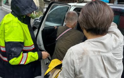 1141023-221風雨中的救援：87歲老奶奶迷失街頭，警民合作化解獨居危機。