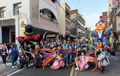 5-1 114年土庫國際生活節,以「跨文化共融、歡慶80」為主題,展現地方文化創新與多元國際魅力。(圖/記者蘇榮泉攝)