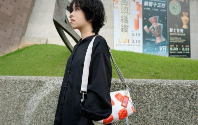 圖1十三行博物館全新推出「無二HOBO」時尚包,將活動帆布重新設計成時尚單品。 圖1十三行博物館全新推出「無二HOBO」時尚包,將活動帆布重新設計成時尚單品。