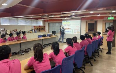 1141031-221守護外籍移工安全!平鎮警走進工業區宣導防詐與交安。 1141031-221守護外籍移工安全!平鎮警走進工業區宣導防詐與交安。