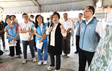 立院交通委會今（6）日到彰化視察道路改善工程，王惠美爭取中央全額補助改善瓶頸路段與校園步道。（縣府提供）