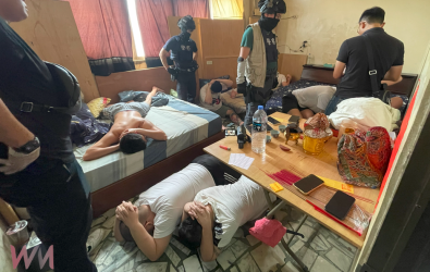 雲林地檢署黃薇潔檢察官指揮專案小組執行搜索，當場逮捕包含機房承租人黃姓男子等11人。（雲林地檢署提供）