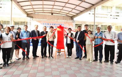 兆豐證券捐贈彰化首座理財書庫，讓孩子從小扎根理財觀念。（縣政府提供）