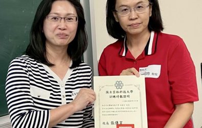 維多利亞實中校長熱情參與，與學生共討STEM永續教育新未來。（圖／雲科大提供）