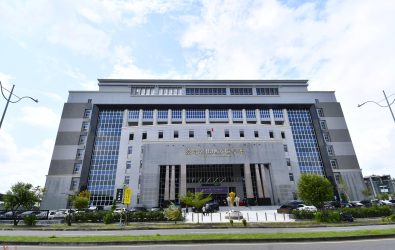 彰化文雅畜牧場雞蛋驗出農藥芬普尼，縣府封存16萬顆雞蛋，彰化地檢署啟動調查。（記者陳雅芳攝）