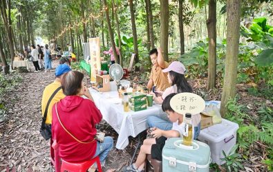 有別於一般都市商業市集的熙攘，在純園的森林市即可充分享受自然風的陶冶。（圖／記者周厚賢攝）