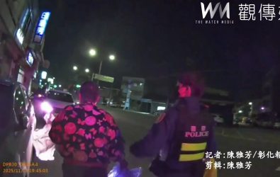 彰化市69歲葉姓婦人昨日前往果菜市場領取免費水果，返家途中卻忘記路，幸好民眾發現報案，員警及時護送返家。（警方提供）