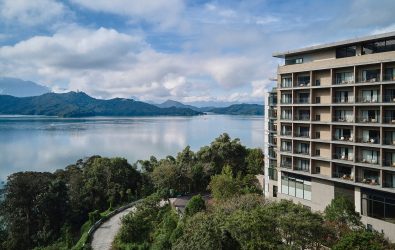 圖片1、雲品在感恩節當日，以「溫暖傳愛_Thanks_&_Giving」為主軸，將飯店化身為愛心中繼站，串聯公益、節慶氛圍與永續理念，當日推出一系列活動