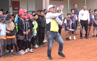 第62屆彰化大佛金像獎軟式網球賽今在健興網球場開打，來自全國72隊、超過700名選手同場競技。（記者陳雅芳攝）