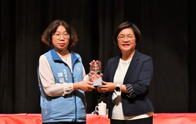 彰化地政團隊今年拿下多項內政部大獎，縣長王惠美親自表揚，鼓勵大家繼續用心服務民眾。（彰化縣政府提供）