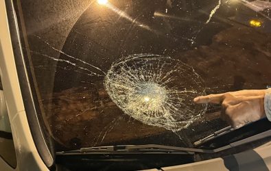 1141203-211-國道1號驚魂 追撞後情緒失控持榔頭砸車 男遭警逮捕