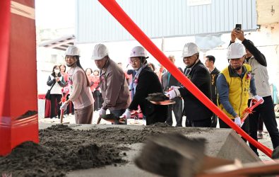伸港鄉海尾社區舉行活動中心動土典禮，將新建廁所與簡易廚房，提供長輩更舒適便利的空間。（縣府提供）