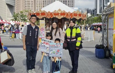 1141206-211桃食安心嘉年華登場　桃警加強交管守護行人安全。-