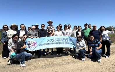 彰化縣長王惠美率團赴紐西蘭Burnrite牧場，學習精準飼育與牧草管理經驗，推動乳業升級與永續發展。（縣政府提供）