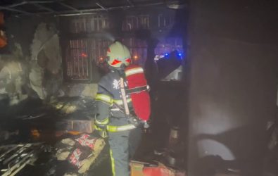 溪湖鎮一棟透天厝今凌晨發生火警，102歲洪姓老婦不幸身亡，其兒子吸入濃煙仍在加護病房觀察。（民眾提供）