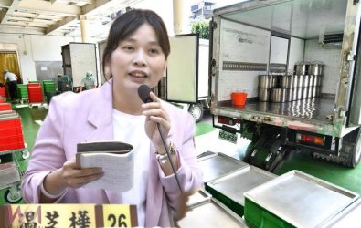 彰化縣環保局要求學校自行處理廚餘，縣議員溫芝樺直言，基層承擔不該有的責任，呼籲縣府儘速提出完整配套。（記者陳雅芳攝）