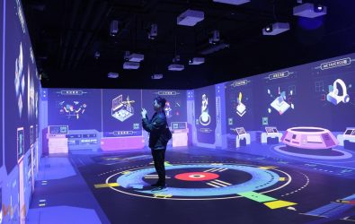 雲林縣政府結合數位治理、沉浸式科技與永續理念打造的「雲林數位縣政願景館」今（10）日正式啟用。（圖／記者蘇榮泉攝）