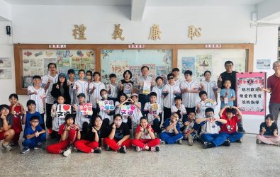 文德國小六年級畢旅前往高雄旗津國小交流，學生自主規劃的「山海樂樂棒」友誼賽成為此次行程最大亮點。（文德國小提供）