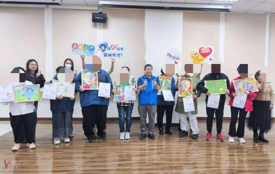 「畫出權益」徵畫暨展覽徵選計畫成果發表由社會處長林文志主持，八位獲獎身心障礙者攜同家長與教保員出席，氣氛溫暖動人。（圖／記者蘇榮泉攝）