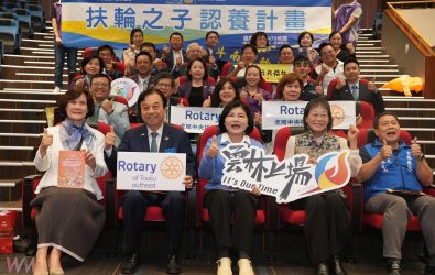 雲林縣政府與國際扶輪3470地區12日於縣府大禮堂舉辦114年度『扶輪扶助攜手傳愛』扶輪之子認養計畫捐贈典禮。（圖／記者蘇榮泉攝）