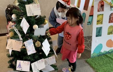 1141215-221 聖誕心願樹掛滿祝福 桃園社宅推心理健康互動。