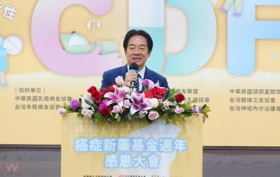 總統賴清德親臨「癌症新藥基金滿周年感恩大會」現場，與病友一同見證政策推動成果，回顧基金成立歷程與實際成效。（圖／立法委員劉建國提供）