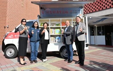 彰化首輛以員工命名的行動圖書車「熊禮聰號」今亮相，未來將帶書香走進孩子與社區的生活。（縣政府提供）